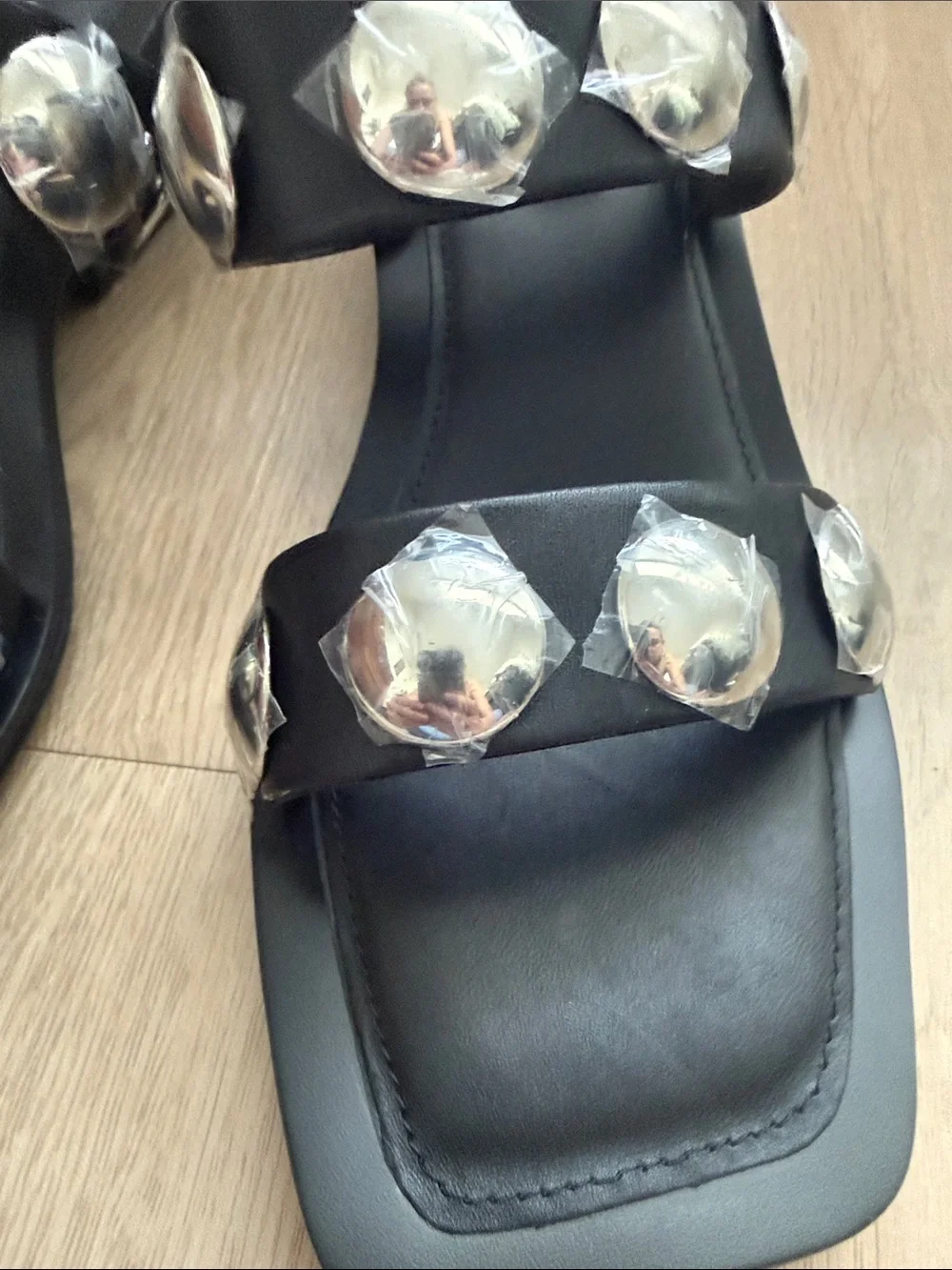 SENSO Black Leather Studded Sandals NWT